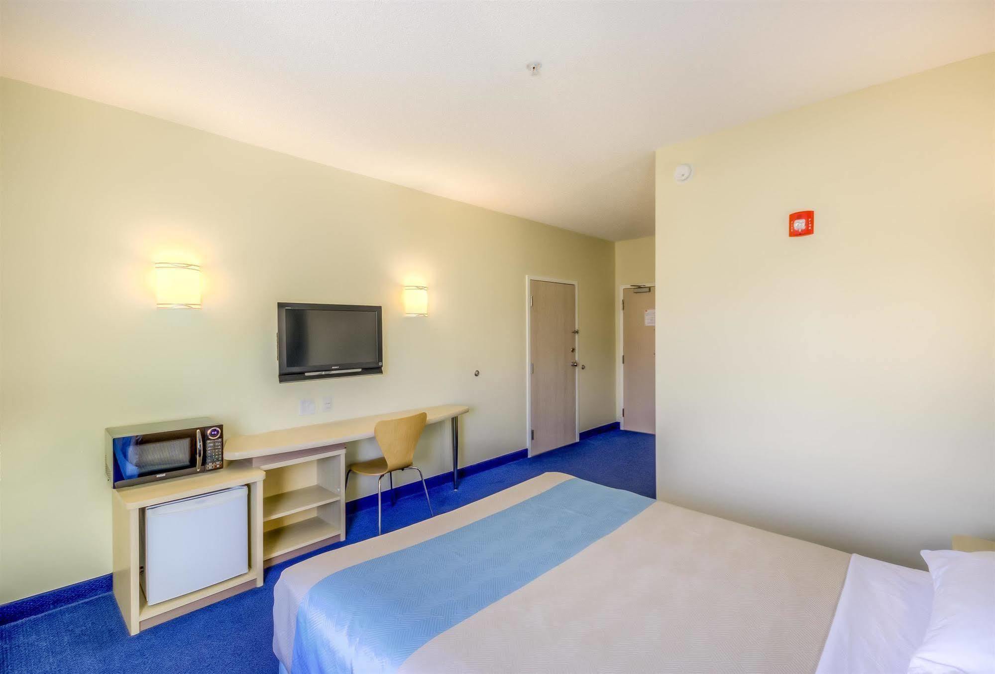 Motel 6-Estevan, Sk Экстерьер фото