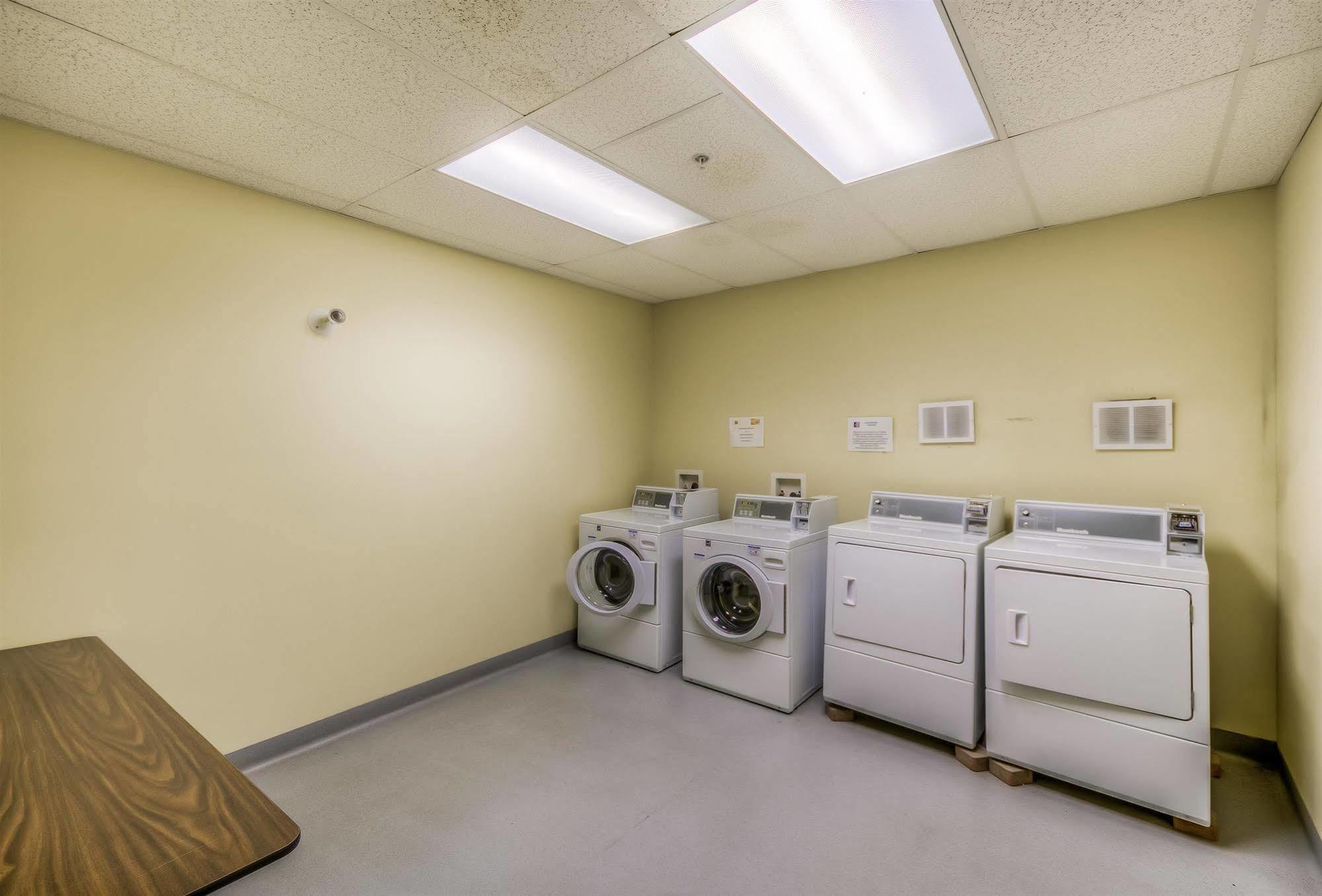Motel 6-Estevan, Sk Экстерьер фото