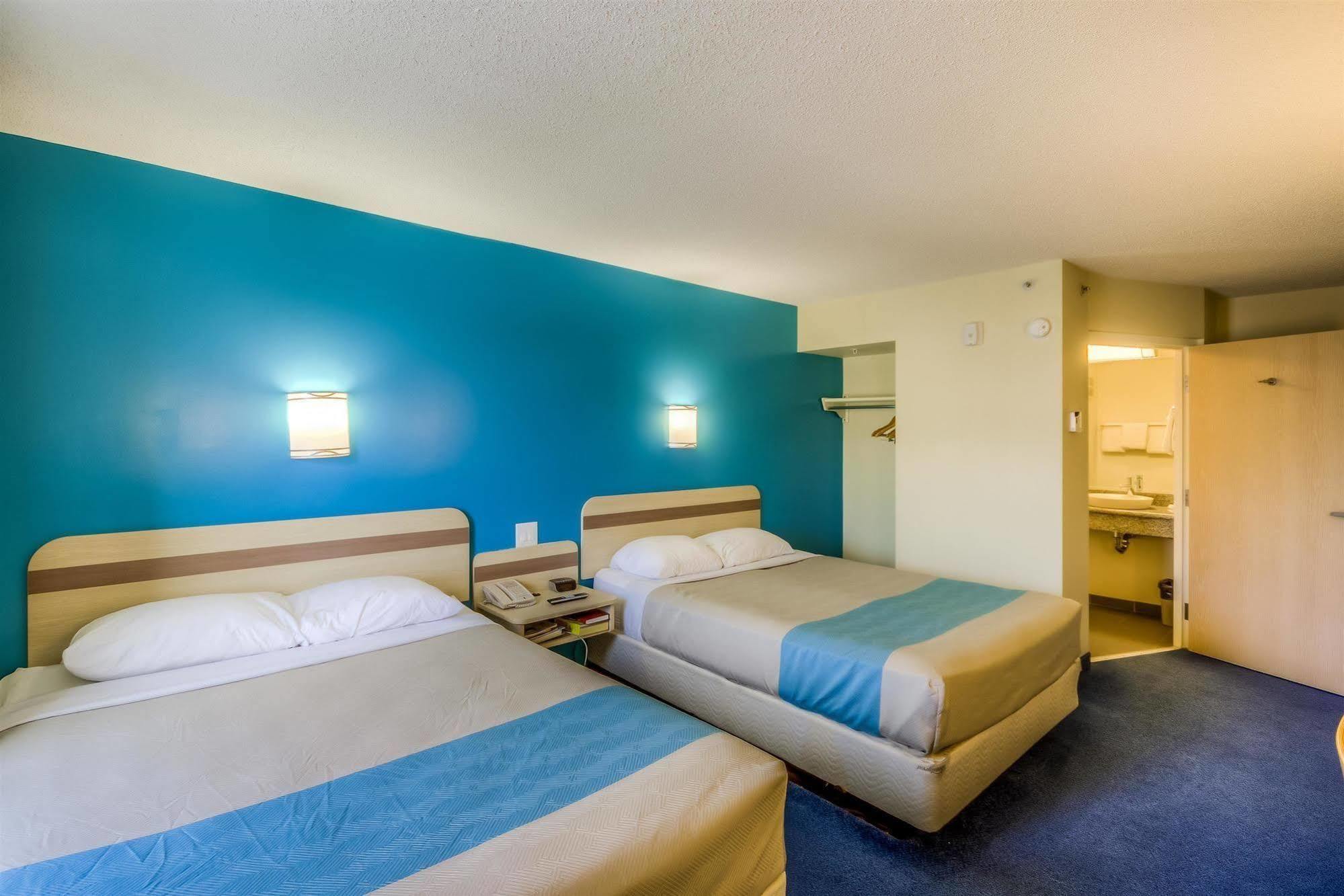 Motel 6-Estevan, Sk Экстерьер фото